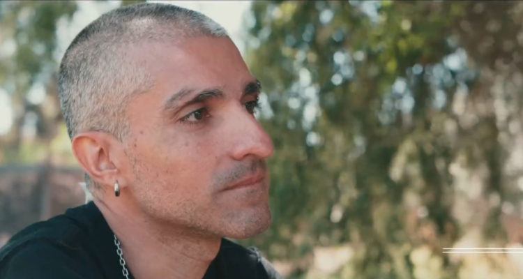 El exconstituyente Rodrigo Rojas Vade hablando con Mónica Gonzáles en La Red.