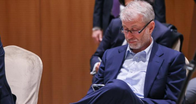 Roman Abramovich: el oligarca ruso que sirve como intermediario en negociaciones con Ucrania