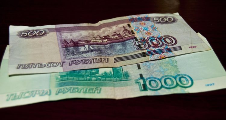 La moneda rusa toma fuerza frente al dólar ante las medidas que tomó el Banco de Rusia