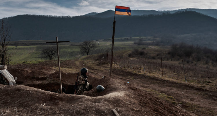 Armenia pide a Rusia que tome pasos para estabilizar la situación en Nagorno Karabaj