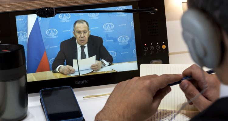 Lavrov en videollamada.