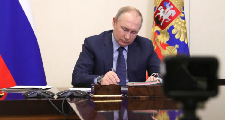 Comparó a Rusia con JK Rowling Putin acusa a Occidente de cancelar la cultura de su país