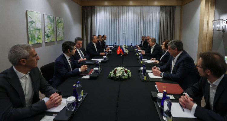 Rusia y Ucrania no logran mayores acuerdos ni un alto el fuego tras reuniones en Turquía