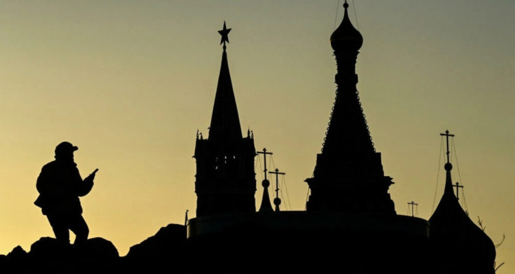 Las sanciones económicas comienzan a afectar la vida cotidiana de los rusos