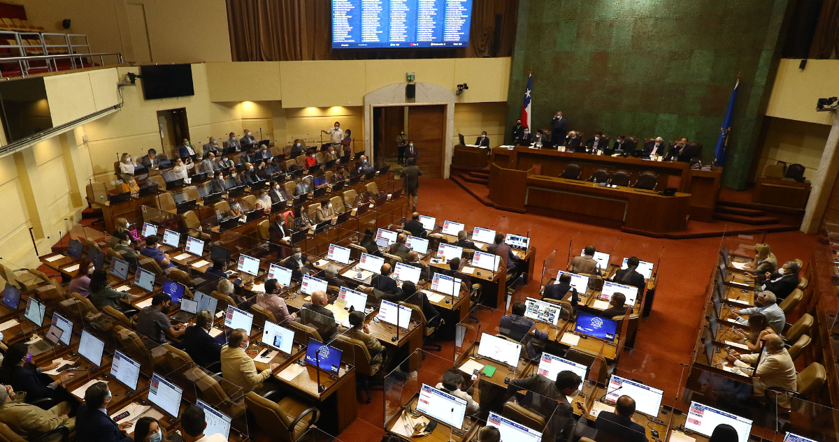 SENADO APRUEBA RENUNCIA PERO NO REEMPLAZO