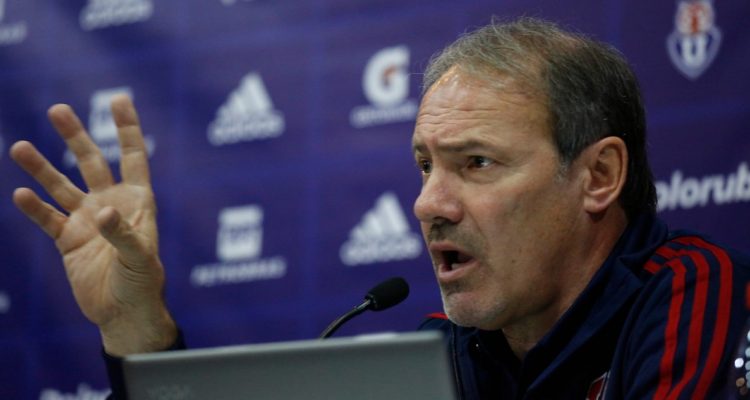 Sergio Vargas volvió a cargar contra Azul Azul.