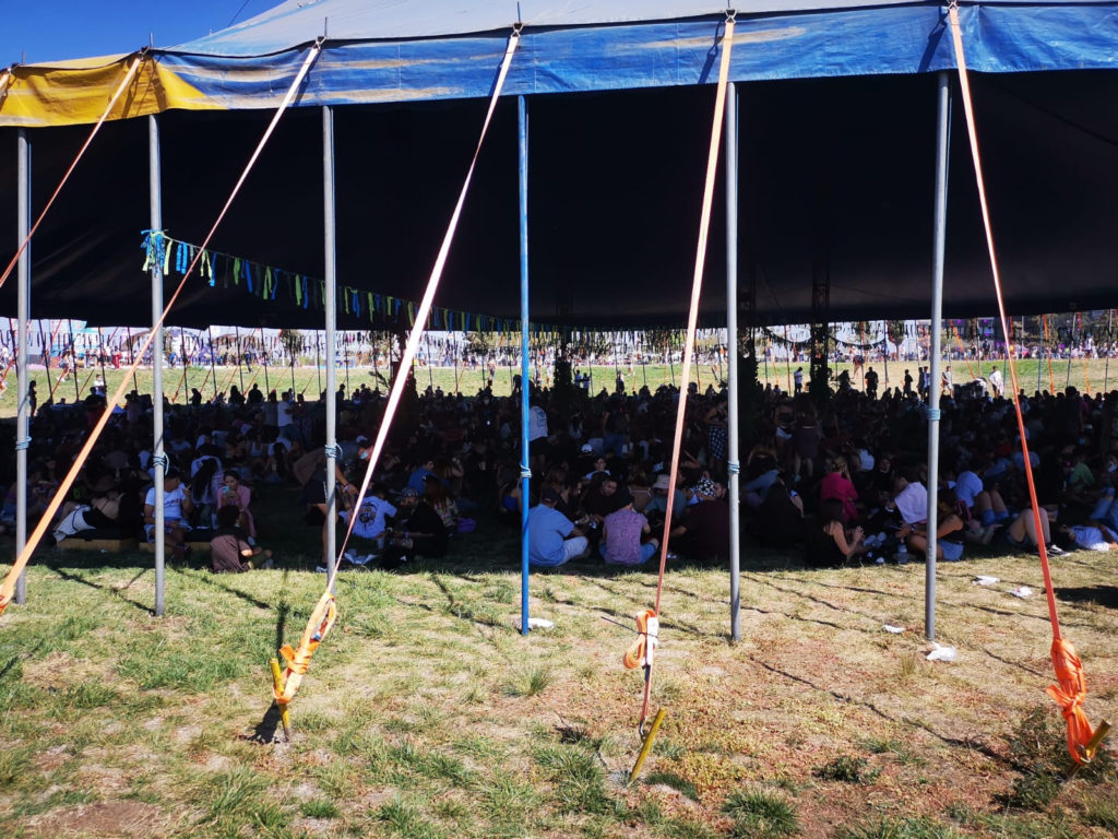 Enorme carpa de circo en Lollapalooza