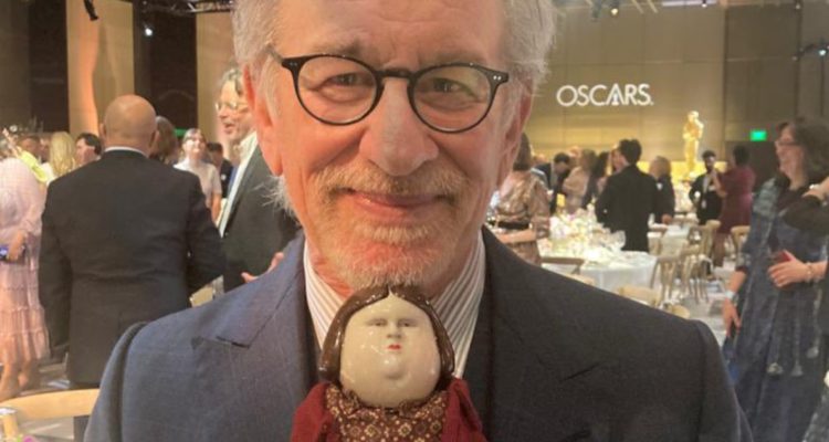 steven spielberg y protagonista de Bestia