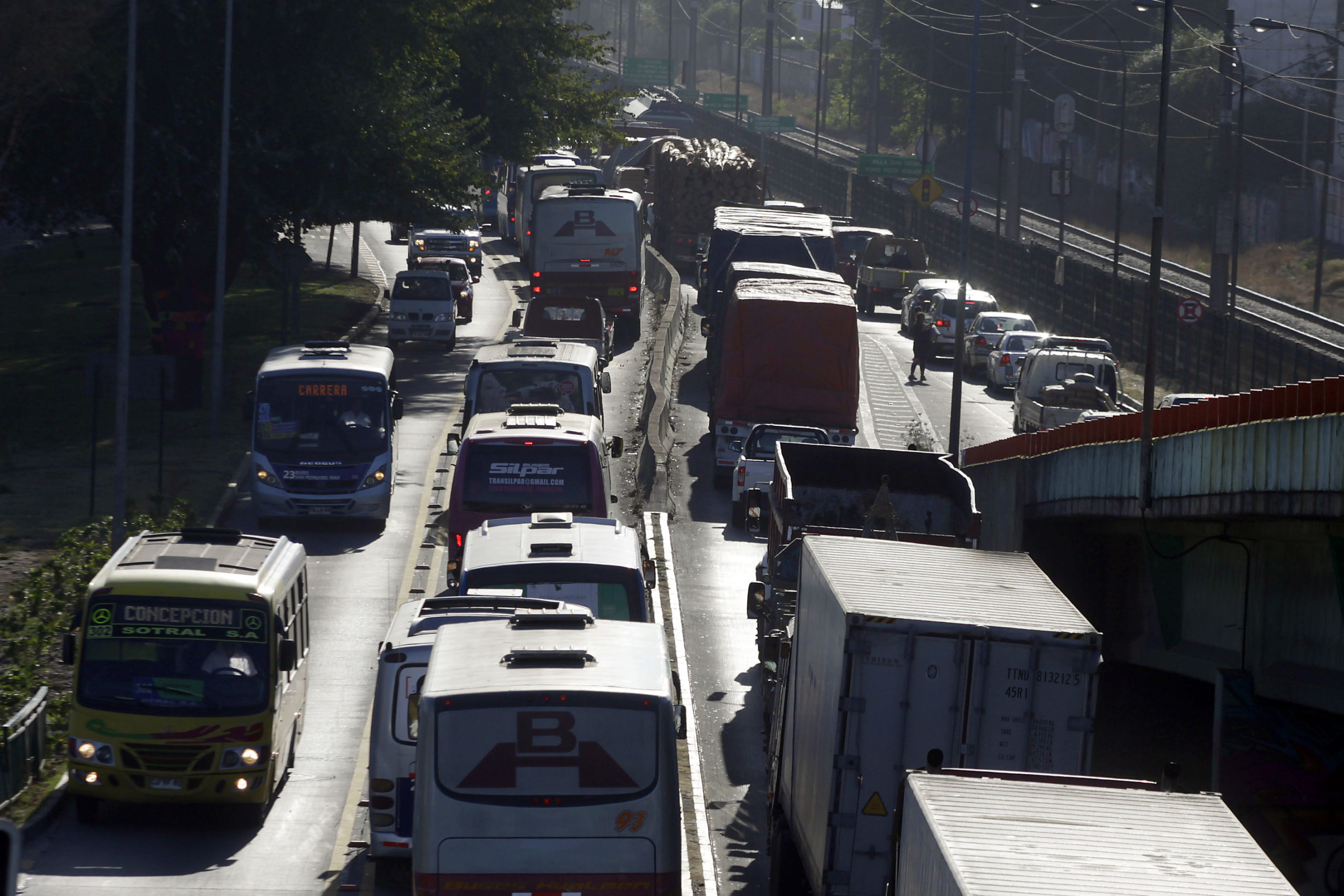 A raíz de los tacos en el Gran Concepción: alcaldes insisten en contar con restricción vehicular