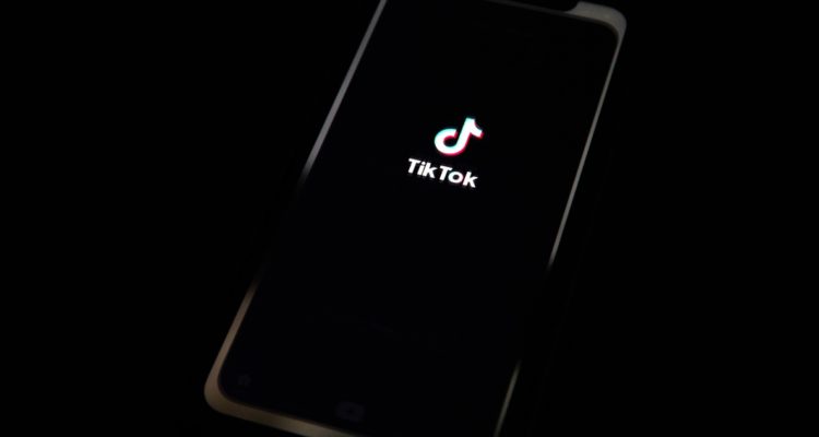 TikTok suspende parcialmente su servicio en Rusia