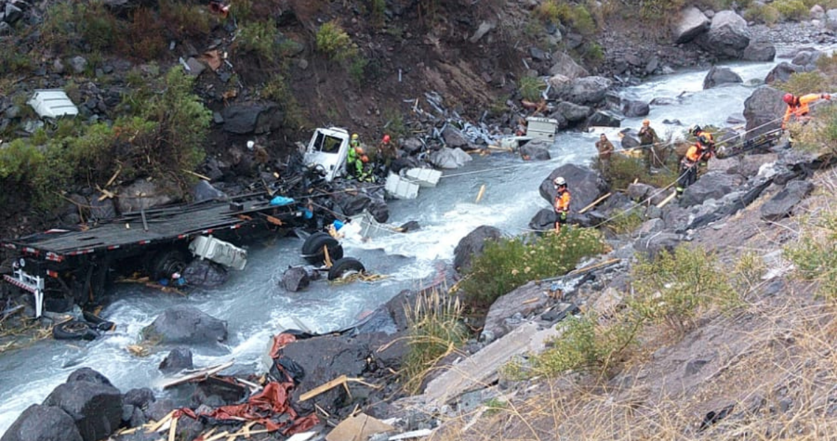 Desbarrancamiento de camión en Los Andes, Camino Internacional