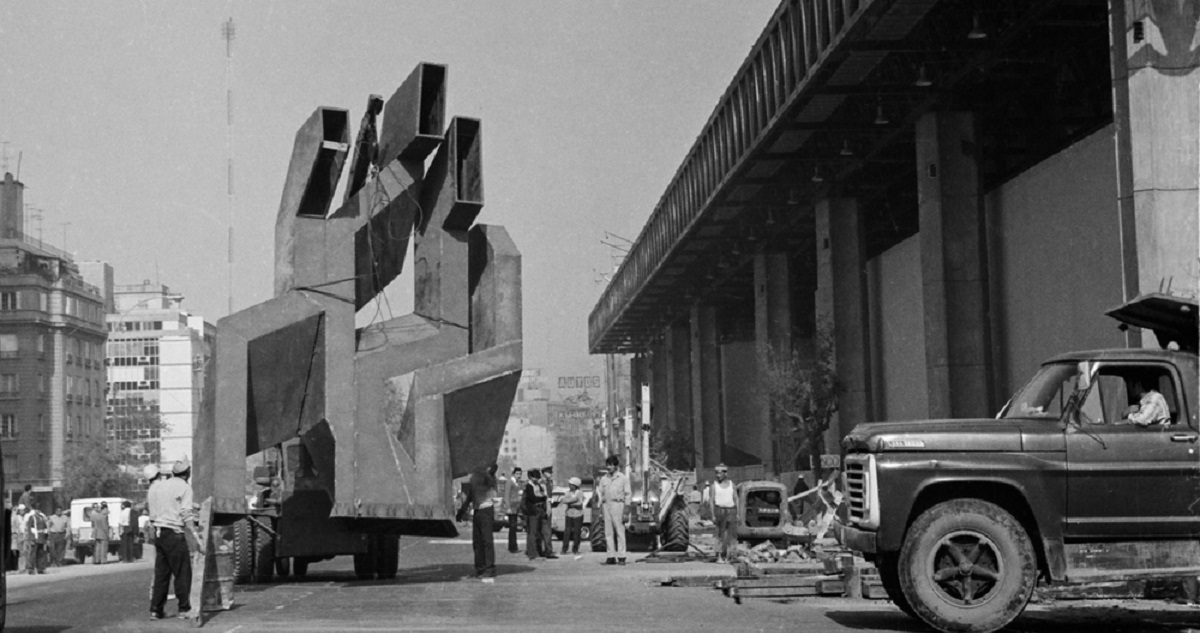 Traslado chimenea de Féliz Maruenda