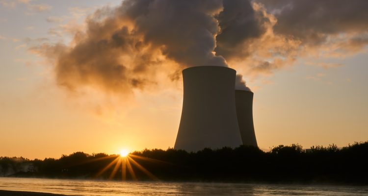 Foto de planta de energía atómica