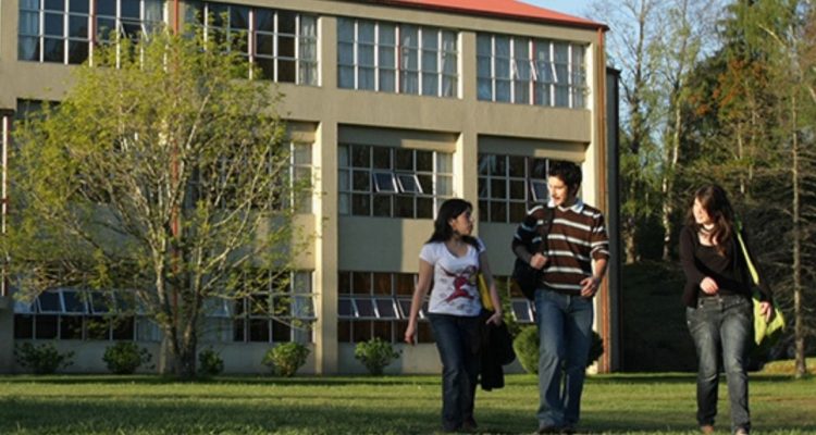 Clases presenciales en la Universidad Austral