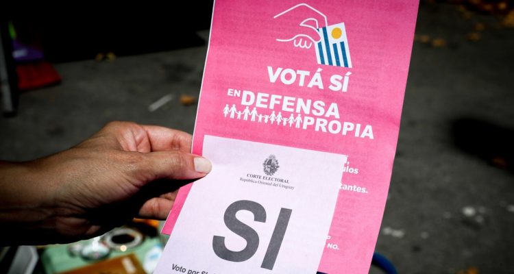 Un panfleto por el “Sí” en el referéndum uruguayo.