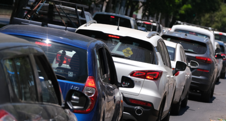 Aumenta consumo de combustible en vehículos por tacos en Osorno.