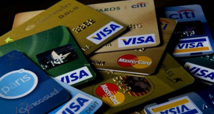 Visa y Mastercard se suman sanciones: tarjetas de crédito impiden a bancos de Rusia usar sus redes