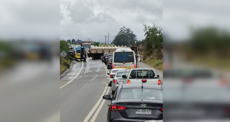 volcamiento camión Puerto Varas