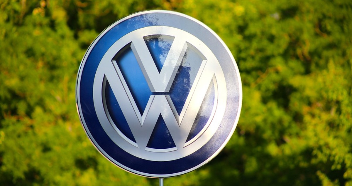 Volkswagen se pliega a otras empresas e interrumpe su producción y exportación para Rusia
