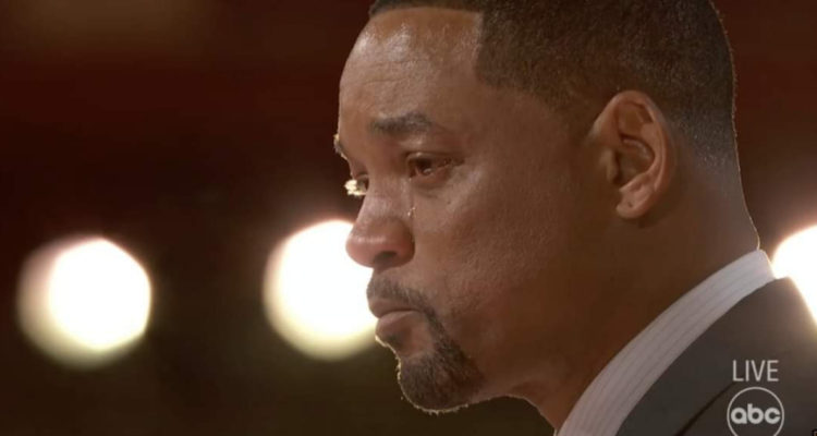 Will Smith rompe en llanto en medio de su discurso a Mejor Actor en los Óscar 2022.