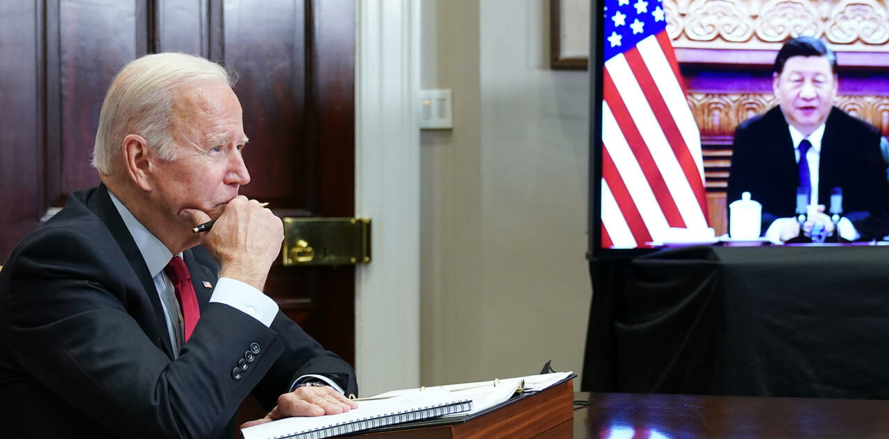 Fotografía de archivo de un encuentro telemático entre Biden y Xi Jinping.