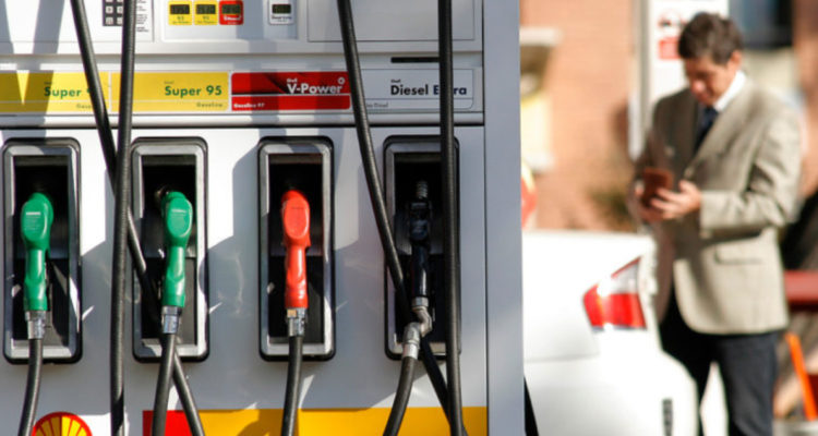 Abril comienza con una nueva alza en el valor de todos los combustibles de 6,7$ por litro
