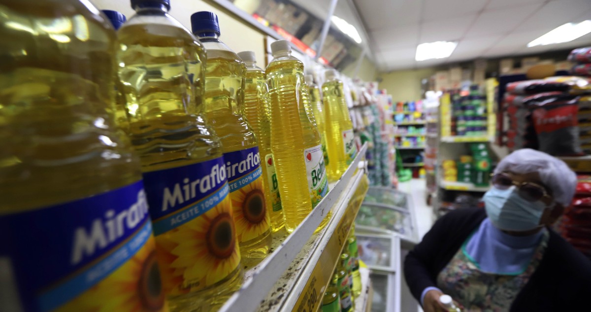 Ministro de Agricultura admite “sospecha” en precio de aceite y concuerda en que FNE debe investigar