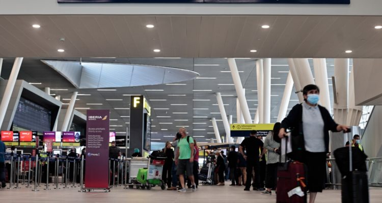 Aeropuerto de Santiago se prepara para Semana Santa