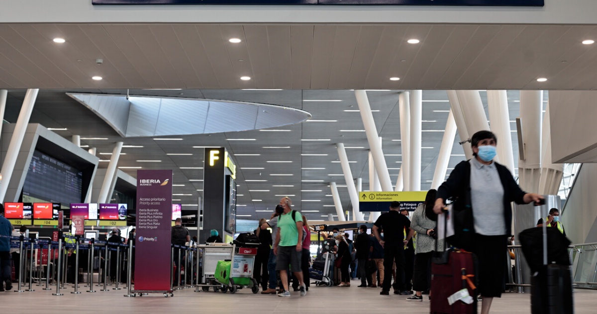 Aeropuerto de Santiago se prepara para Semana Santa