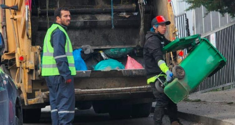 Alcalde de Coyhaique apoya recolección de basura