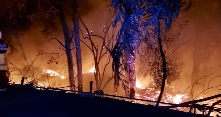 Imagen de ataque incendiario en Contulmo