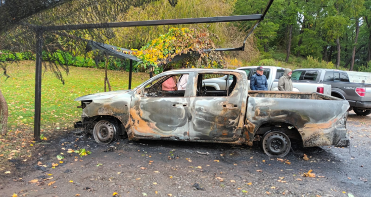 Camioneta quemada en ataque incendiario en Perquenco