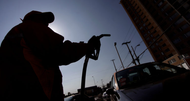 Bencina nueva alza en todos los combustibles de $6,7 por litro a partir de este jueves