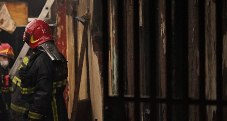 Adulto mayor pierde la vida durante un incendio que destruyó su vivienda