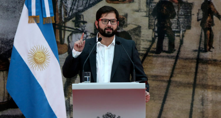Gabriel Boric reacciones a preguntas sobre DDHH