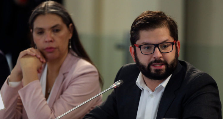 Boric invita a empresarios argentinos a dar “continuidad al intercambio comercial” con Chile