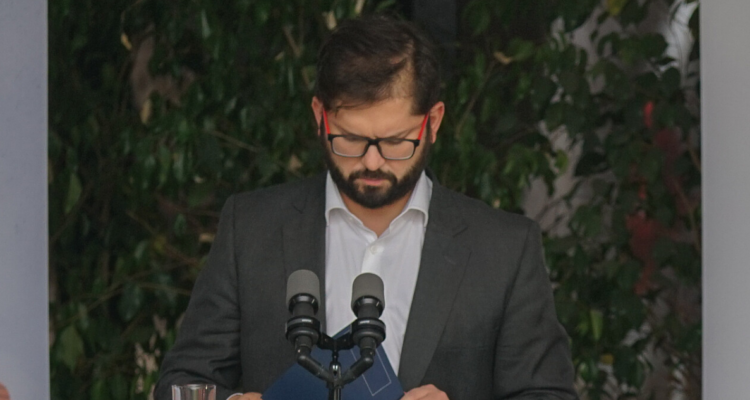 Alcalde de Antofagasta pide que Boric visite zonas afectadas por crisis migratoria.