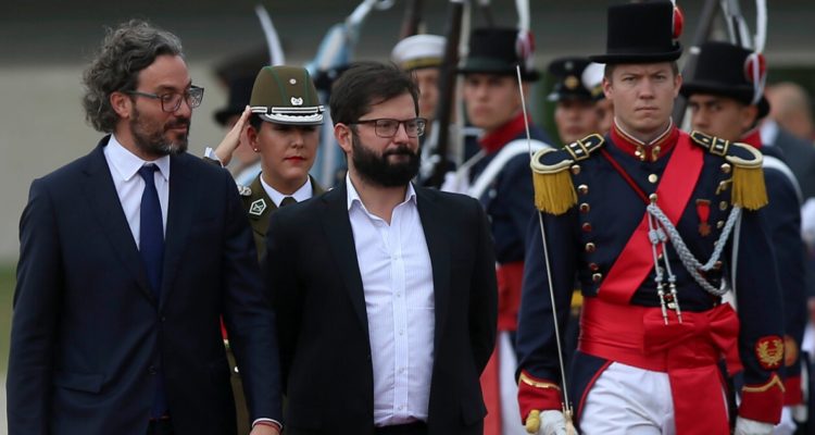 Presidente Boric llegó a Argentina en visita oficial: Gobierno suspendió participación en Prosur