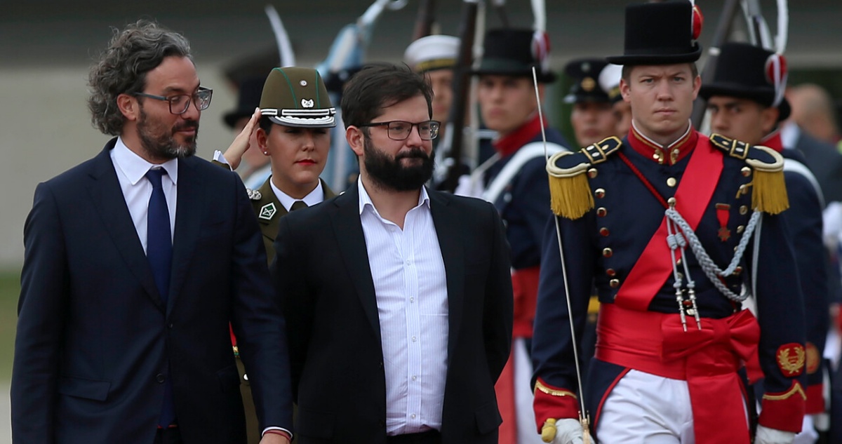 Presidente Boric llegó a Argentina en visita oficial: Gobierno suspendió participación en Prosur