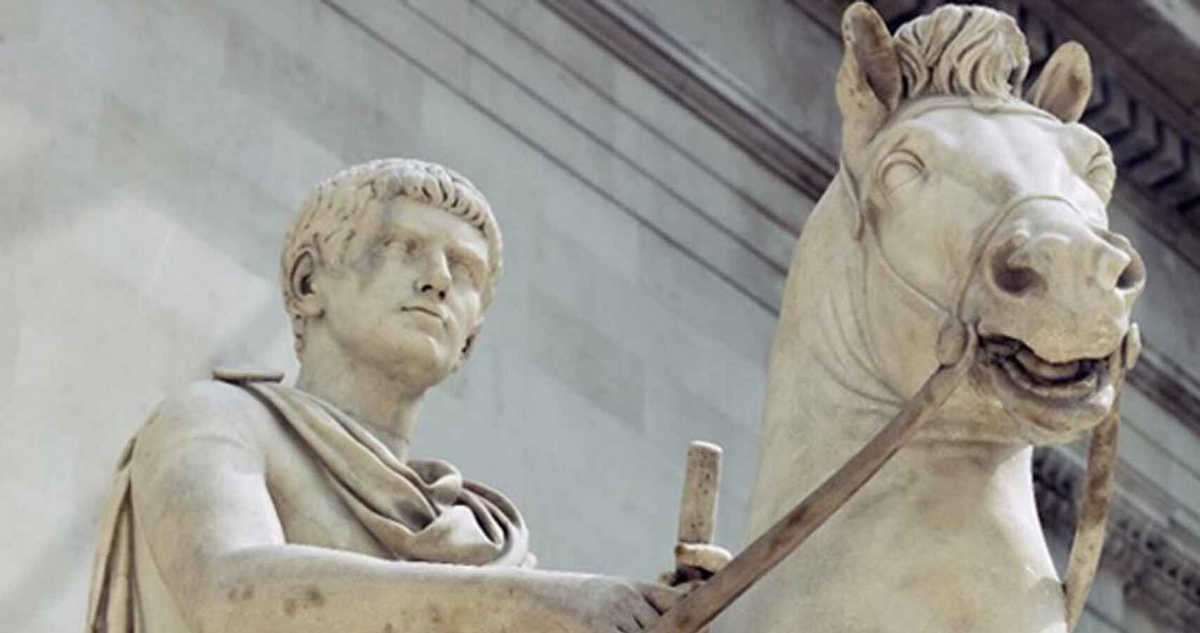 Estatua de Calígula y su caballo