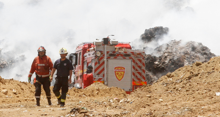 Imagen de archivo de incendio en vertedero Santa Marta