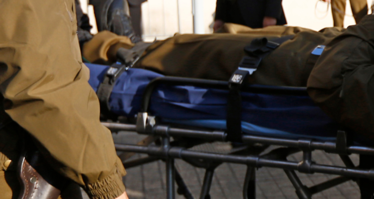 Carabinero apuñalado durante intento de robo en Valparaíso: condujo herido hasta el hospital.