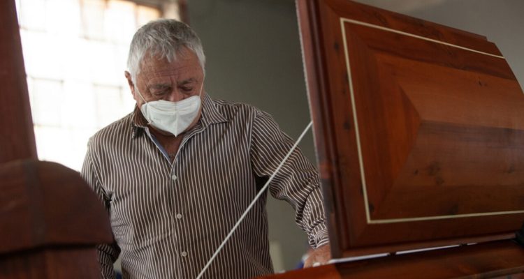 La emoción y dolor de Caszely por Leonel Sánchez