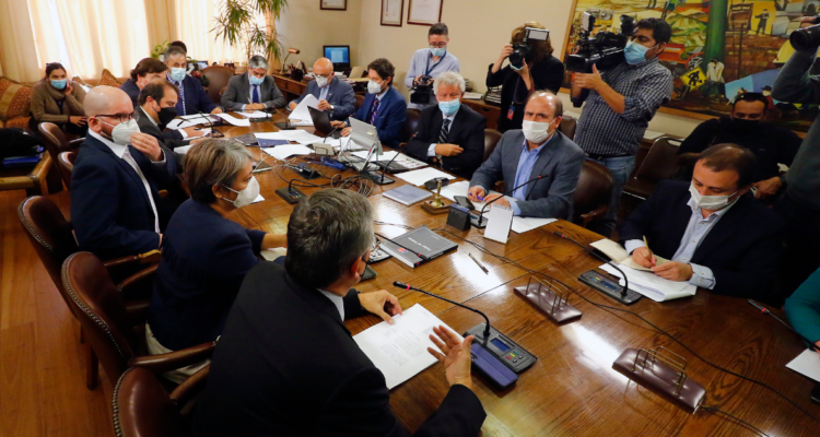 comisión aprueba idea de legislar quinto retiro del gobierno