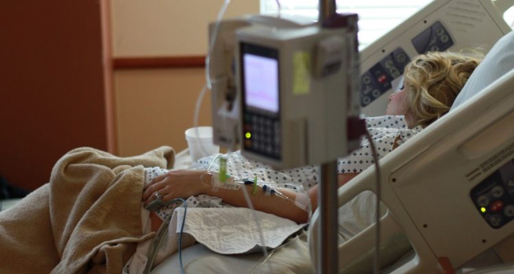 Mujer en el hospital
