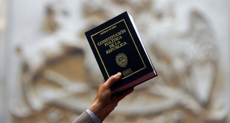 Contraloría plebiscito funcionarios públicos