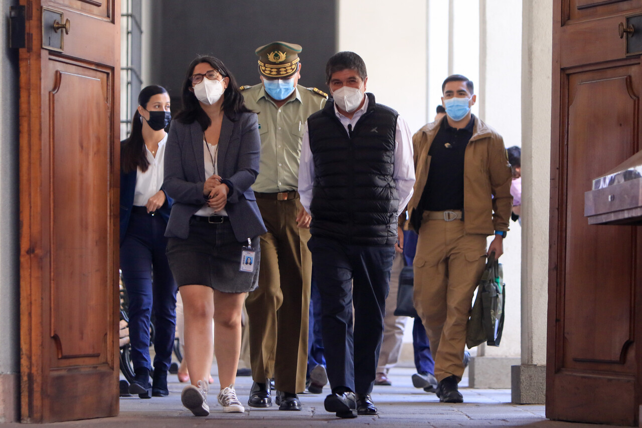 El subsecretario del Interior, Manuel Monsalve, convocó a una reunión extraordinaria con las policías tras los ataques incendiarios en Contulmo.