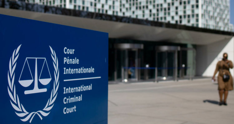 Qué son los crímenes de guerra y qué evidencia hay de que se han cometido en Ucrania