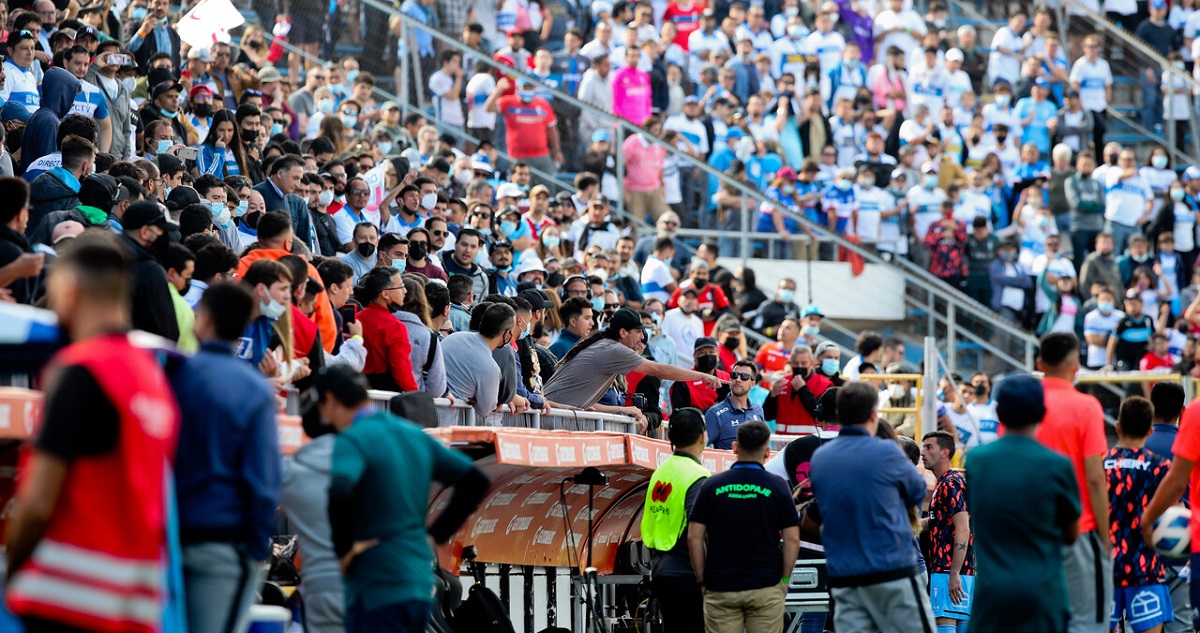 Cruzados respondió por incidentes en San Carlos ante Colo Colo