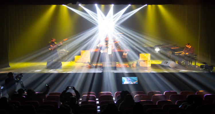 Ministra de las Culturas detalla nuevos aforos y confirma que bono tendrá enfoque de género